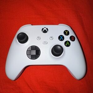 Xbox Wireless Controller in White — Ergonomic Gamepad